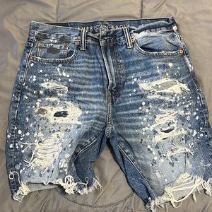 Men’s AEO super distressed jean shorts. Size 33